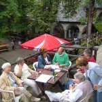Mensen op terras Noorwegen